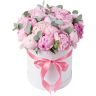 Шляпная коробка из розовых пионов и эвкалипта «Пудровый рассвет»